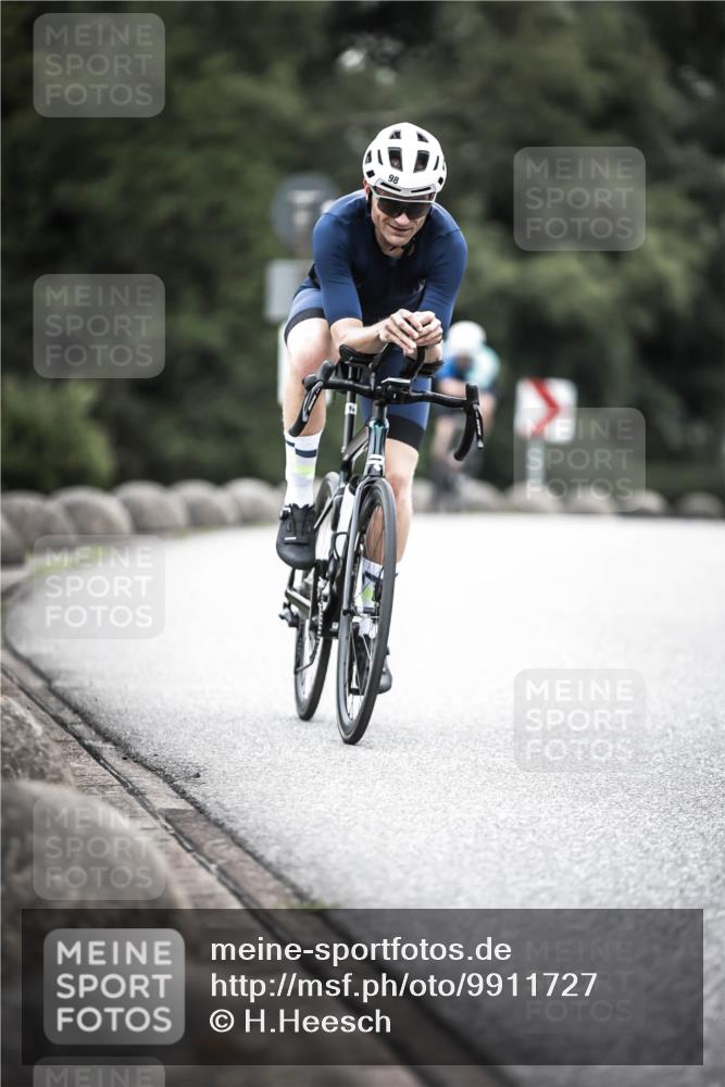 21.06.2026 - 29. Vierlanden-Triathlon H.Heesch http://msf.ph/oto/9911727 21.06.2026 09:44:33 Radfahren 16, 63, 94, 98, 107, 120, 183, 302 meine-sportfotos.de