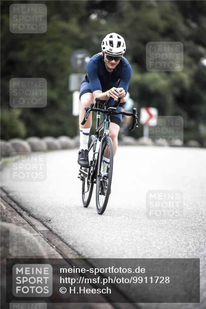 21.06.2026 - 29. Vierlanden-Triathlon H.Heesch http://msf.ph/oto/9911728 21.06.2026 09:44:33 Radfahren 16, 63, 94, 98, 107, 120, 183, 302 meine-sportfotos.de