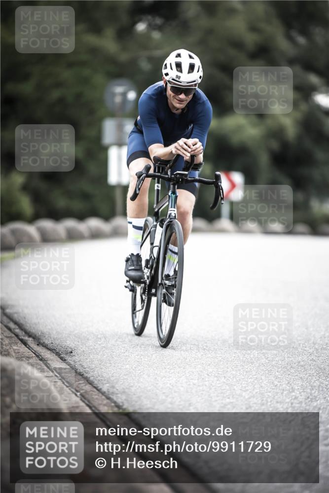 21.06.2026 - 29. Vierlanden-Triathlon H.Heesch http://msf.ph/oto/9911729 21.06.2026 09:44:33 Radfahren 16, 63, 94, 98, 107, 120, 183, 302 meine-sportfotos.de