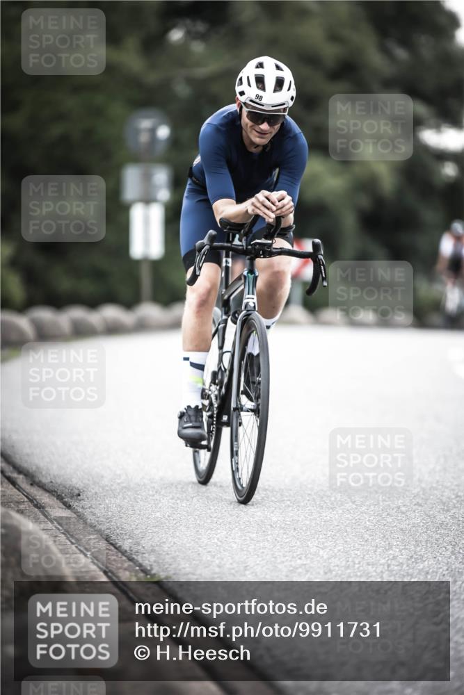 21.06.2026 - 29. Vierlanden-Triathlon H.Heesch http://msf.ph/oto/9911731 21.06.2026 09:44:33 Radfahren 16, 63, 94, 98, 107, 120, 183, 302 meine-sportfotos.de