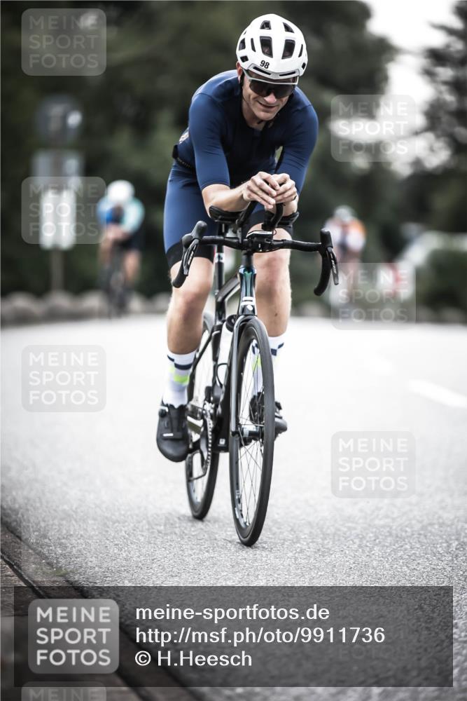 21.06.2026 - 29. Vierlanden-Triathlon H.Heesch http://msf.ph/oto/9911736 21.06.2026 09:44:33 Radfahren 16, 63, 94, 98, 107, 120, 183, 302 meine-sportfotos.de