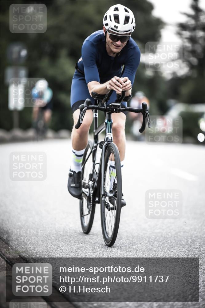 21.06.2026 - 29. Vierlanden-Triathlon H.Heesch http://msf.ph/oto/9911737 21.06.2026 09:44:33 Radfahren 16, 63, 94, 98, 107, 120, 183, 302 meine-sportfotos.de