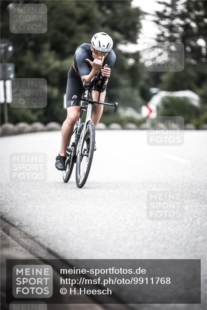 21.06.2026 - 29. Vierlanden-Triathlon H.Heesch http://msf.ph/oto/9911768 21.06.2026 09:45:06 Radfahren 30, 284 meine-sportfotos.de