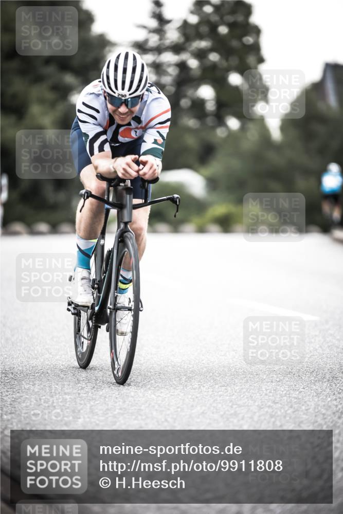 21.06.2026 - 29. Vierlanden-Triathlon H.Heesch http://msf.ph/oto/9911808 21.06.2026 09:45:18 Radfahren 79, 200, 261, 268, 290 meine-sportfotos.de