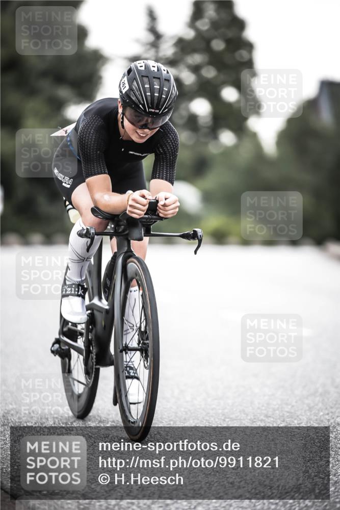 21.06.2026 - 29. Vierlanden-Triathlon H.Heesch http://msf.ph/oto/9911821 21.06.2026 09:45:22 Radfahren 79, 261, 268 meine-sportfotos.de