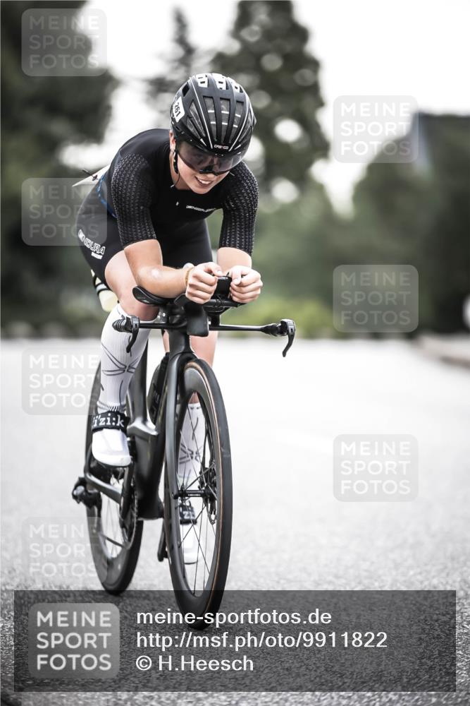 21.06.2026 - 29. Vierlanden-Triathlon H.Heesch http://msf.ph/oto/9911822 21.06.2026 09:45:22 Radfahren 79, 261, 268 meine-sportfotos.de