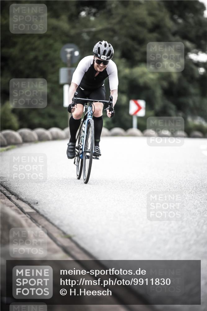 21.06.2026 - 29. Vierlanden-Triathlon H.Heesch http://msf.ph/oto/9911830 21.06.2026 09:45:37 Radfahren 20, 176, 226 meine-sportfotos.de