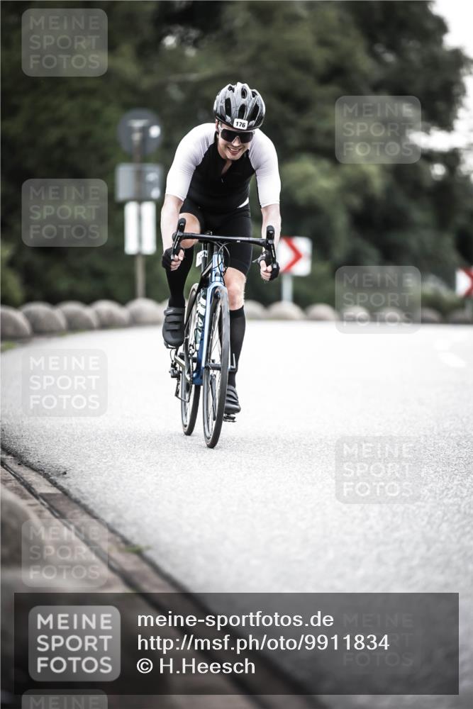 21.06.2026 - 29. Vierlanden-Triathlon H.Heesch http://msf.ph/oto/9911834 21.06.2026 09:45:37 Radfahren 20, 176, 226 meine-sportfotos.de