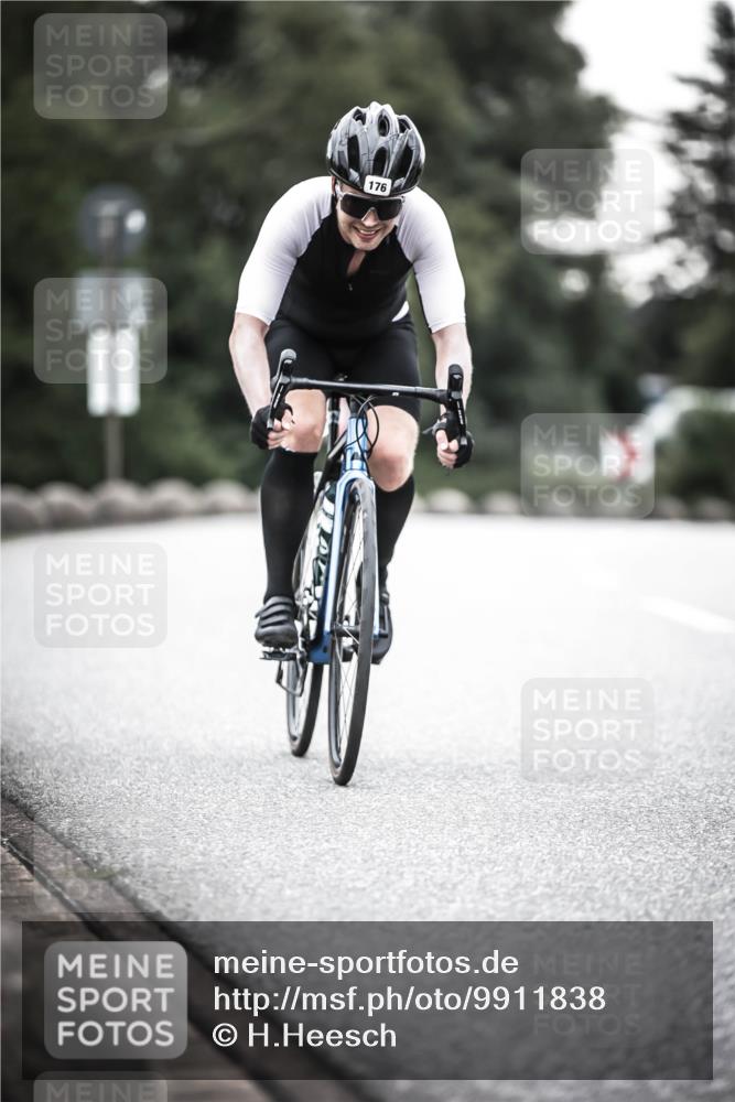 21.06.2026 - 29. Vierlanden-Triathlon H.Heesch http://msf.ph/oto/9911838 21.06.2026 09:45:38 Radfahren 20, 176, 226 meine-sportfotos.de