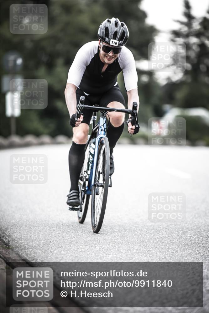 21.06.2026 - 29. Vierlanden-Triathlon H.Heesch http://msf.ph/oto/9911840 21.06.2026 09:45:38 Radfahren 20, 176, 226 meine-sportfotos.de