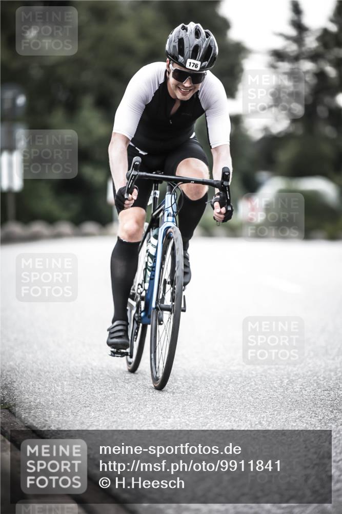21.06.2026 - 29. Vierlanden-Triathlon H.Heesch http://msf.ph/oto/9911841 21.06.2026 09:45:38 Radfahren 20, 176, 226 meine-sportfotos.de