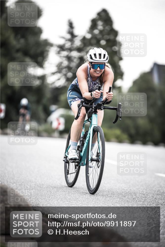 21.06.2026 - 29. Vierlanden-Triathlon H.Heesch http://msf.ph/oto/9911897 21.06.2026 09:46:53 Radfahren 140, 240, 241 meine-sportfotos.de