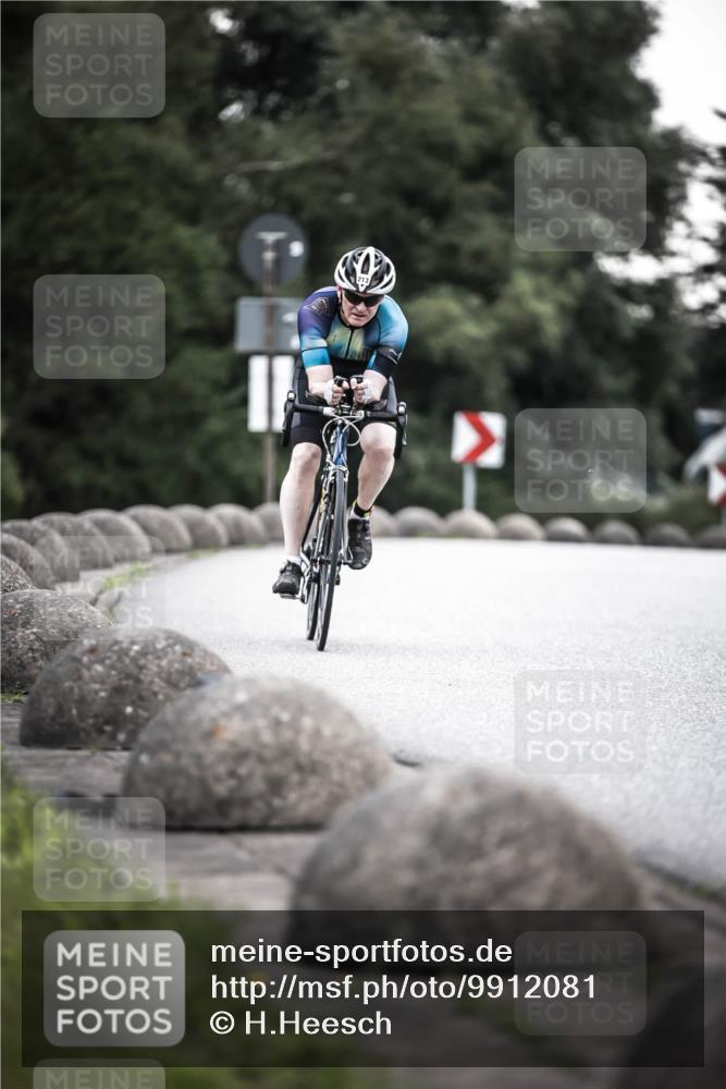 21.06.2026 - 29. Vierlanden-Triathlon H.Heesch http://msf.ph/oto/9912081 21.06.2026 09:49:33 Radfahren 213, 298 meine-sportfotos.de