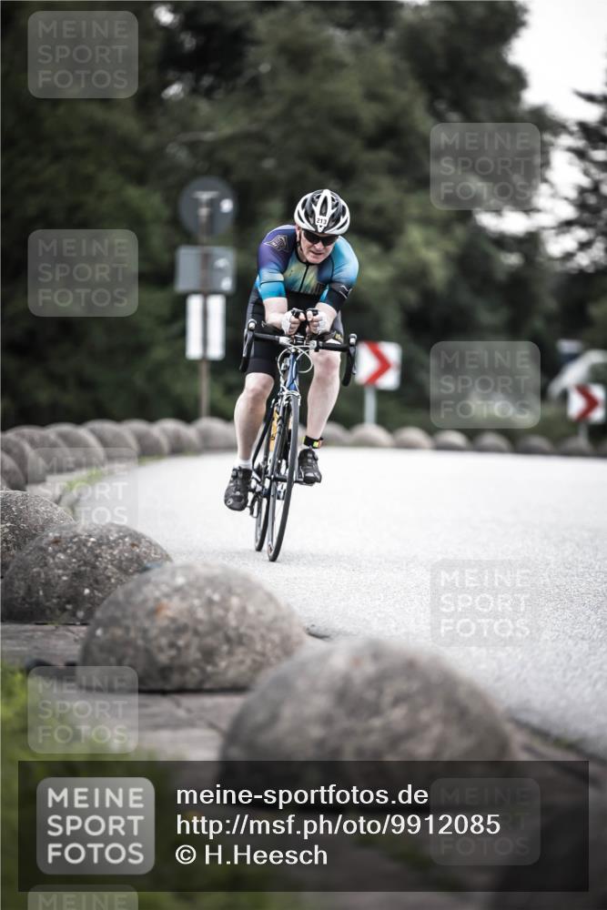 21.06.2026 - 29. Vierlanden-Triathlon H.Heesch http://msf.ph/oto/9912085 21.06.2026 09:49:33 Radfahren 213, 298 meine-sportfotos.de