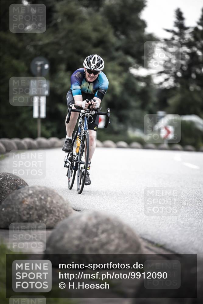 21.06.2026 - 29. Vierlanden-Triathlon H.Heesch http://msf.ph/oto/9912090 21.06.2026 09:49:33 Radfahren 213, 298 meine-sportfotos.de