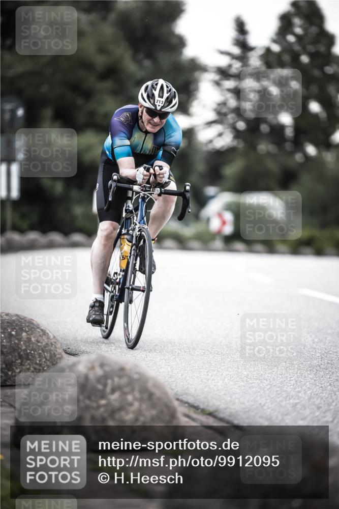 21.06.2026 - 29. Vierlanden-Triathlon H.Heesch http://msf.ph/oto/9912095 21.06.2026 09:49:34 Radfahren 145, 213 meine-sportfotos.de