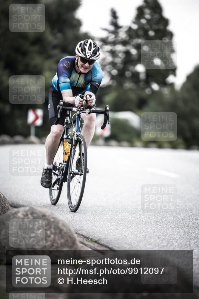 21.06.2026 - 29. Vierlanden-Triathlon H.Heesch http://msf.ph/oto/9912097 21.06.2026 09:49:34 Radfahren 145, 213 meine-sportfotos.de