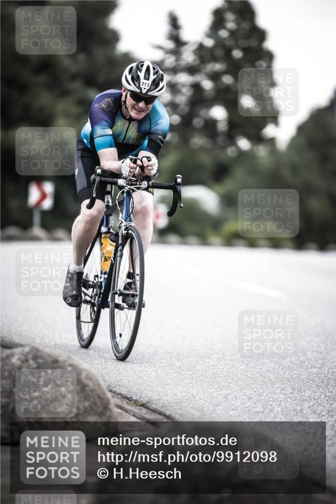 21.06.2026 - 29. Vierlanden-Triathlon H.Heesch http://msf.ph/oto/9912098 21.06.2026 09:49:34 Radfahren 145, 213 meine-sportfotos.de