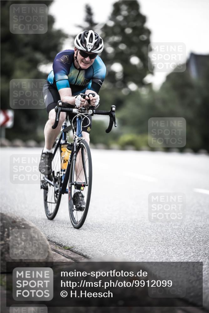 21.06.2026 - 29. Vierlanden-Triathlon H.Heesch http://msf.ph/oto/9912099 21.06.2026 09:49:34 Radfahren 145, 213 meine-sportfotos.de