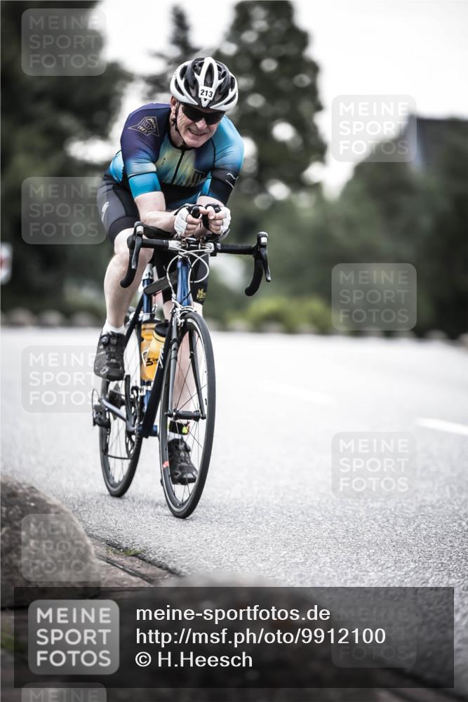 21.06.2026 - 29. Vierlanden-Triathlon H.Heesch http://msf.ph/oto/9912100 21.06.2026 09:49:34 Radfahren 145, 213 meine-sportfotos.de