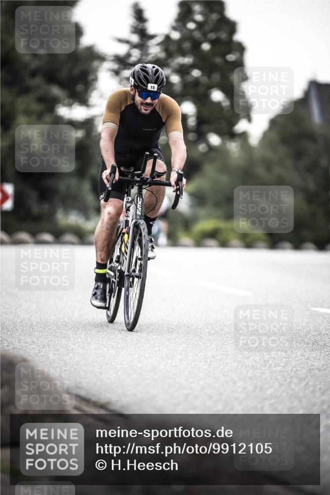 21.06.2026 - 29. Vierlanden-Triathlon H.Heesch http://msf.ph/oto/9912105 21.06.2026 09:51:09 Radfahren 15, 244 meine-sportfotos.de