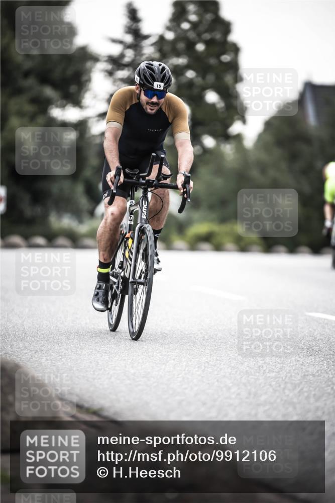 21.06.2026 - 29. Vierlanden-Triathlon H.Heesch http://msf.ph/oto/9912106 21.06.2026 09:51:09 Radfahren 15, 244 meine-sportfotos.de