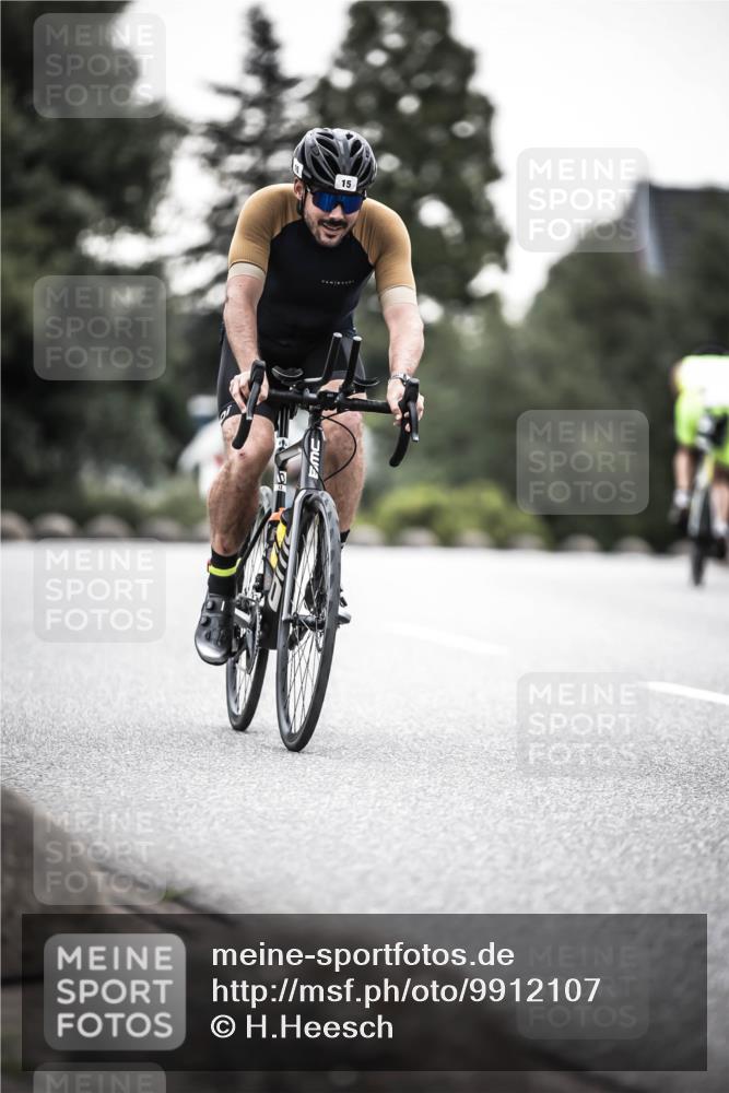 21.06.2026 - 29. Vierlanden-Triathlon H.Heesch http://msf.ph/oto/9912107 21.06.2026 09:51:09 Radfahren 15, 244 meine-sportfotos.de
