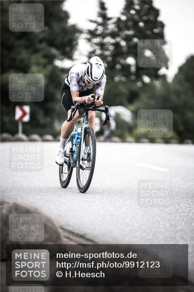 21.06.2026 - 29. Vierlanden-Triathlon H.Heesch http://msf.ph/oto/9912123 21.06.2026 09:51:16 Radfahren 32, 41, 42, 228, 244 meine-sportfotos.de