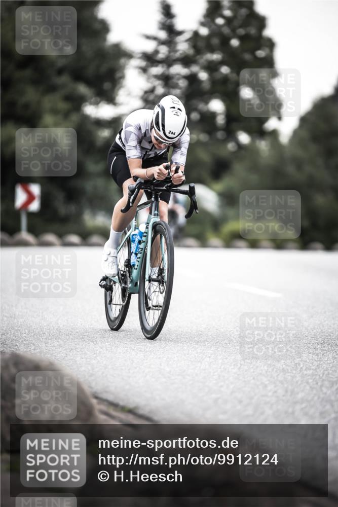 21.06.2026 - 29. Vierlanden-Triathlon H.Heesch http://msf.ph/oto/9912124 21.06.2026 09:51:16 Radfahren 32, 41, 42, 228, 244 meine-sportfotos.de