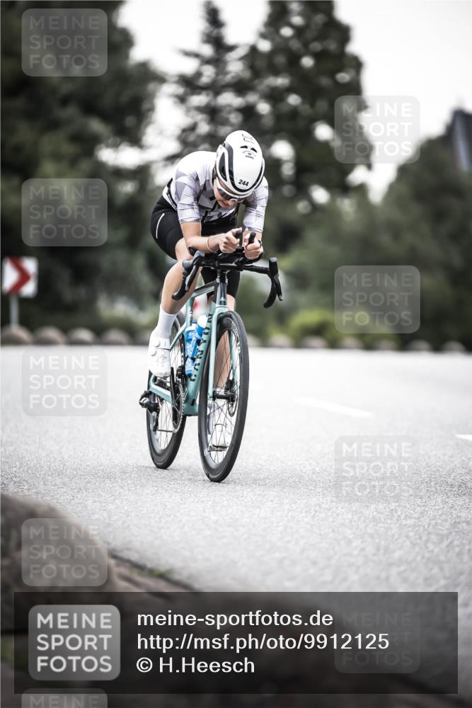 21.06.2026 - 29. Vierlanden-Triathlon H.Heesch http://msf.ph/oto/9912125 21.06.2026 09:51:16 Radfahren 32, 41, 42, 228, 244 meine-sportfotos.de
