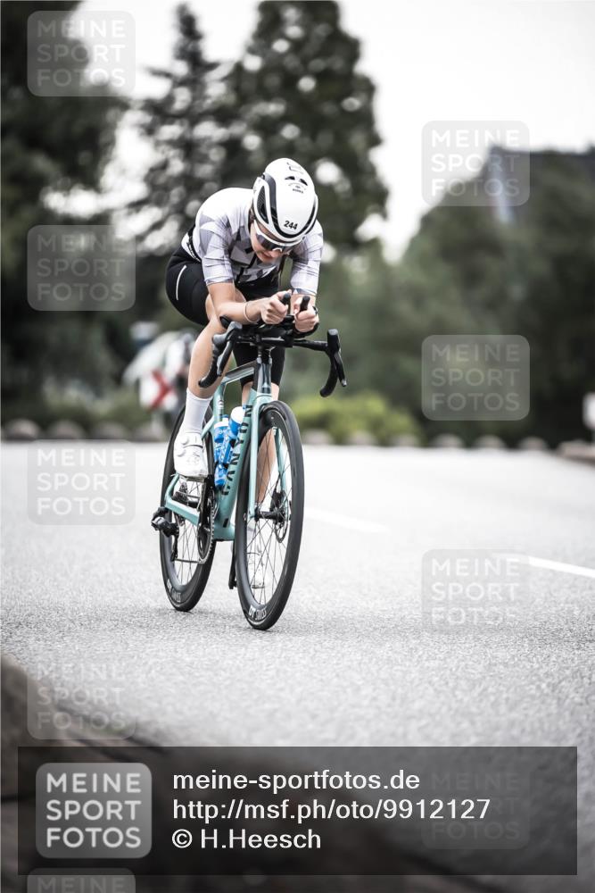 21.06.2026 - 29. Vierlanden-Triathlon H.Heesch http://msf.ph/oto/9912127 21.06.2026 09:51:16 Radfahren 32, 41, 42, 228, 244 meine-sportfotos.de