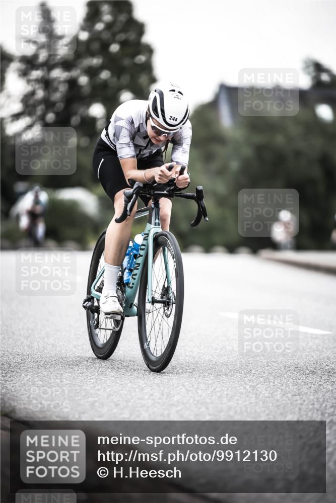 21.06.2026 - 29. Vierlanden-Triathlon H.Heesch http://msf.ph/oto/9912130 21.06.2026 09:51:16 Radfahren 32, 41, 42, 228, 244 meine-sportfotos.de
