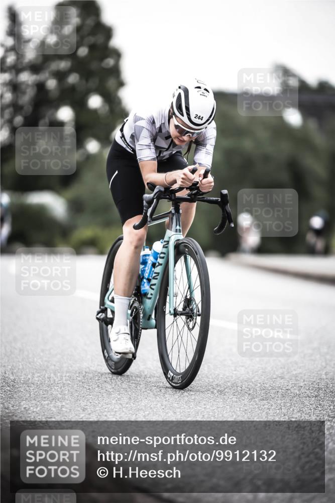 21.06.2026 - 29. Vierlanden-Triathlon H.Heesch http://msf.ph/oto/9912132 21.06.2026 09:51:16 Radfahren 32, 41, 42, 228, 244 meine-sportfotos.de