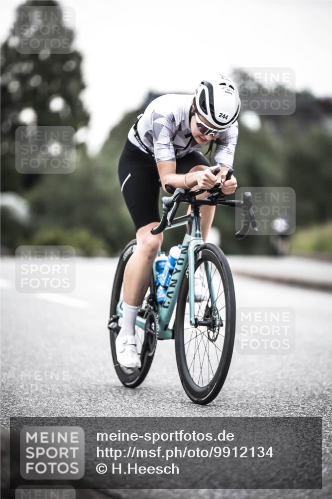 21.06.2026 - 29. Vierlanden-Triathlon H.Heesch http://msf.ph/oto/9912134 21.06.2026 09:51:16 Radfahren 32, 41, 42, 228, 244 meine-sportfotos.de