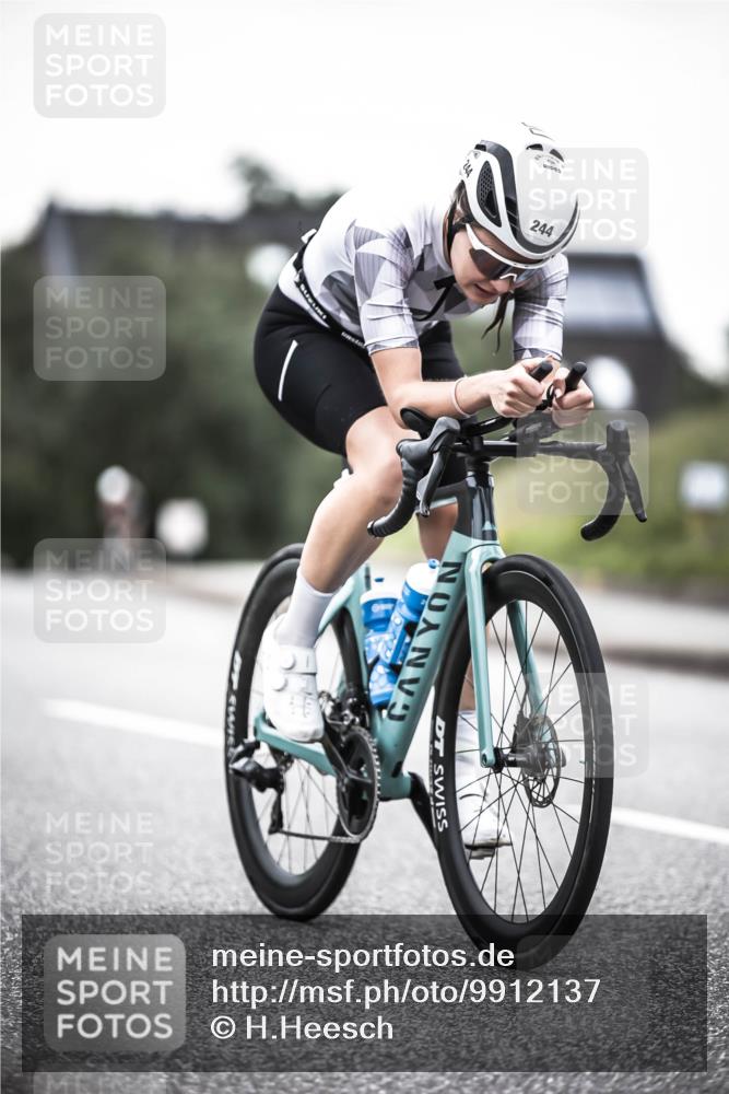 21.06.2026 - 29. Vierlanden-Triathlon H.Heesch http://msf.ph/oto/9912137 21.06.2026 09:51:16 Radfahren 32, 41, 42, 228, 244 meine-sportfotos.de
