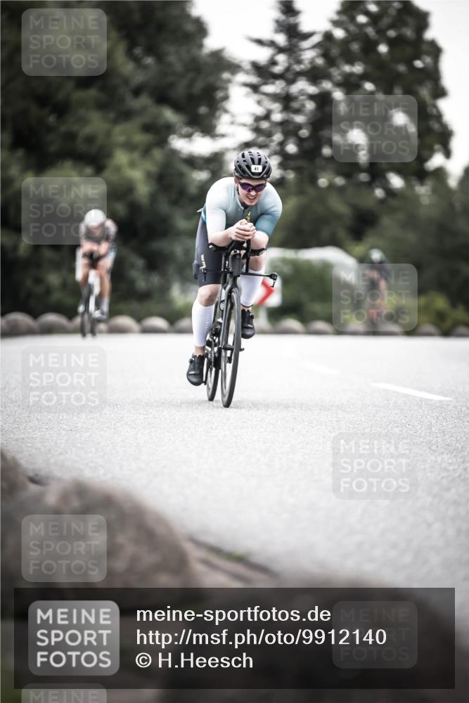 21.06.2026 - 29. Vierlanden-Triathlon H.Heesch http://msf.ph/oto/9912140 21.06.2026 09:51:21 Radfahren 32, 41, 42, 129, 228 meine-sportfotos.de