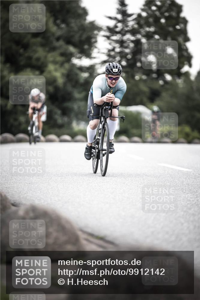 21.06.2026 - 29. Vierlanden-Triathlon H.Heesch http://msf.ph/oto/9912142 21.06.2026 09:51:21 Radfahren 32, 41, 42, 129, 228 meine-sportfotos.de