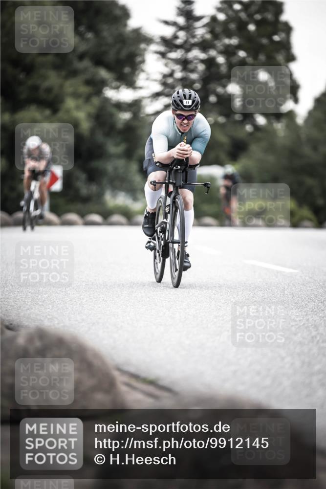 21.06.2026 - 29. Vierlanden-Triathlon H.Heesch http://msf.ph/oto/9912145 21.06.2026 09:51:21 Radfahren 32, 41, 42, 129, 228 meine-sportfotos.de