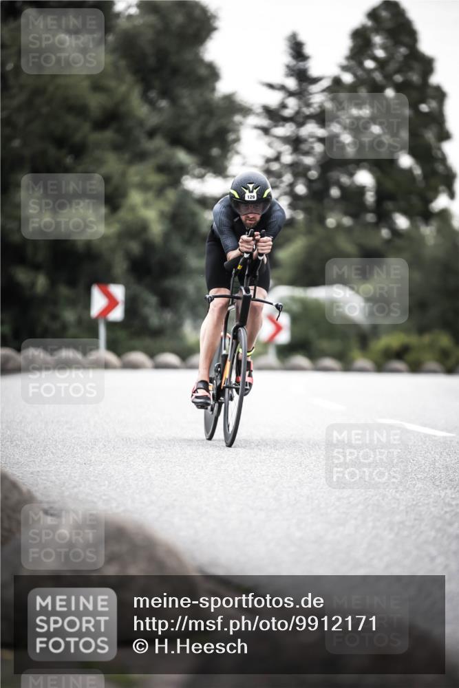 21.06.2026 - 29. Vierlanden-Triathlon H.Heesch http://msf.ph/oto/9912171 21.06.2026 09:51:25 Radfahren 32, 41, 42, 129 meine-sportfotos.de