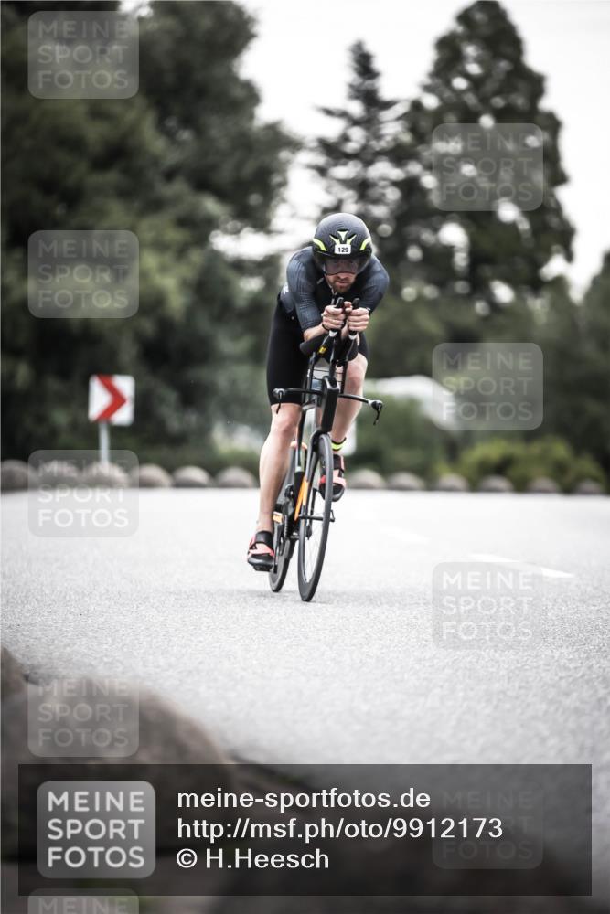 21.06.2026 - 29. Vierlanden-Triathlon H.Heesch http://msf.ph/oto/9912173 21.06.2026 09:51:25 Radfahren 32, 41, 42, 129 meine-sportfotos.de