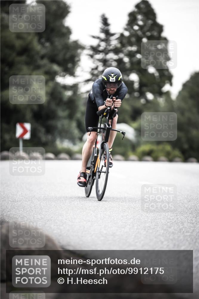 21.06.2026 - 29. Vierlanden-Triathlon H.Heesch http://msf.ph/oto/9912175 21.06.2026 09:51:26 Radfahren 32, 42, 129 meine-sportfotos.de