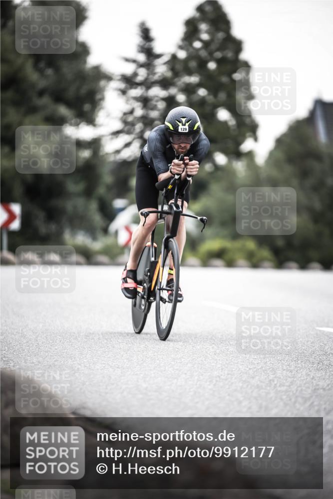 21.06.2026 - 29. Vierlanden-Triathlon H.Heesch http://msf.ph/oto/9912177 21.06.2026 09:51:26 Radfahren 32, 42, 129 meine-sportfotos.de