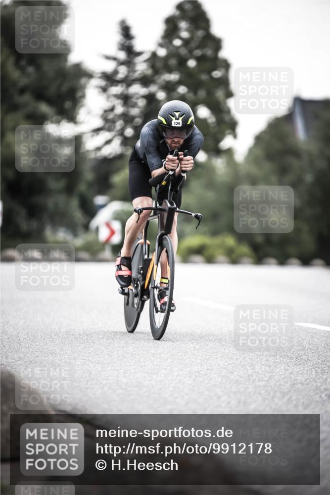 21.06.2026 - 29. Vierlanden-Triathlon H.Heesch http://msf.ph/oto/9912178 21.06.2026 09:51:26 Radfahren 32, 42, 129 meine-sportfotos.de