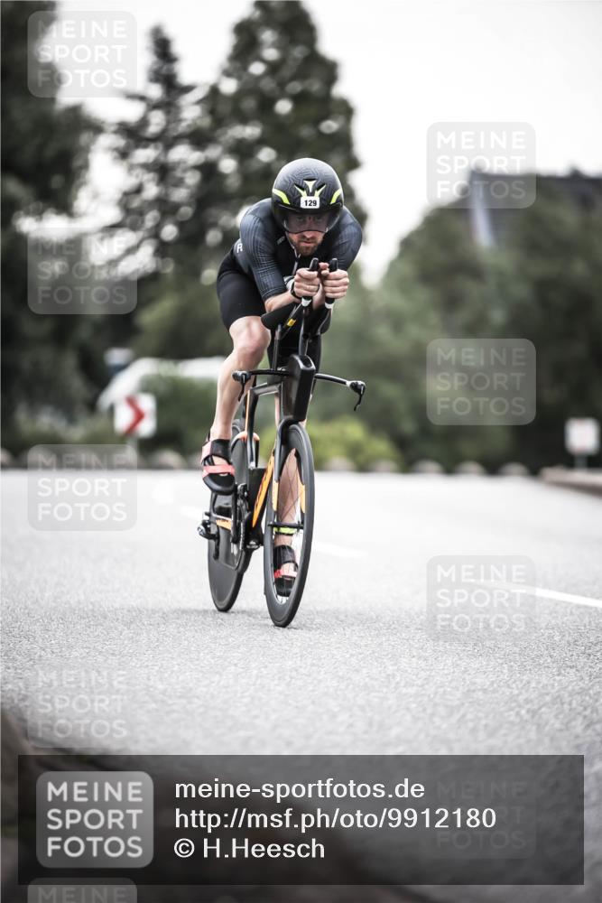 21.06.2026 - 29. Vierlanden-Triathlon H.Heesch http://msf.ph/oto/9912180 21.06.2026 09:51:26 Radfahren 32, 42, 129 meine-sportfotos.de