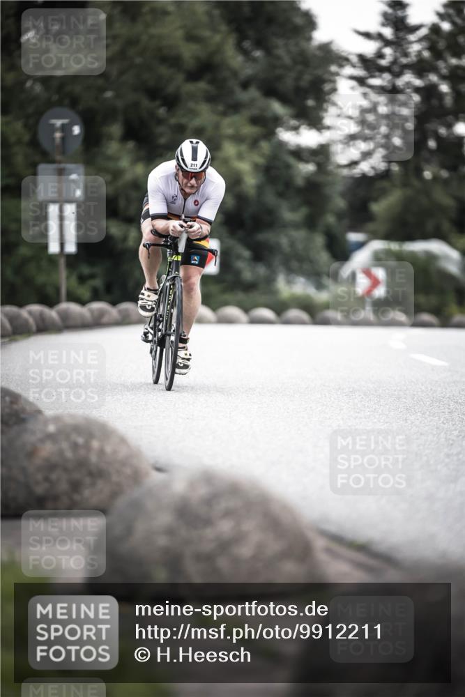 21.06.2026 - 29. Vierlanden-Triathlon H.Heesch http://msf.ph/oto/9912211 21.06.2026 09:52:06 Radfahren 76, 84, 132, 169, 211, 274, 300 meine-sportfotos.de