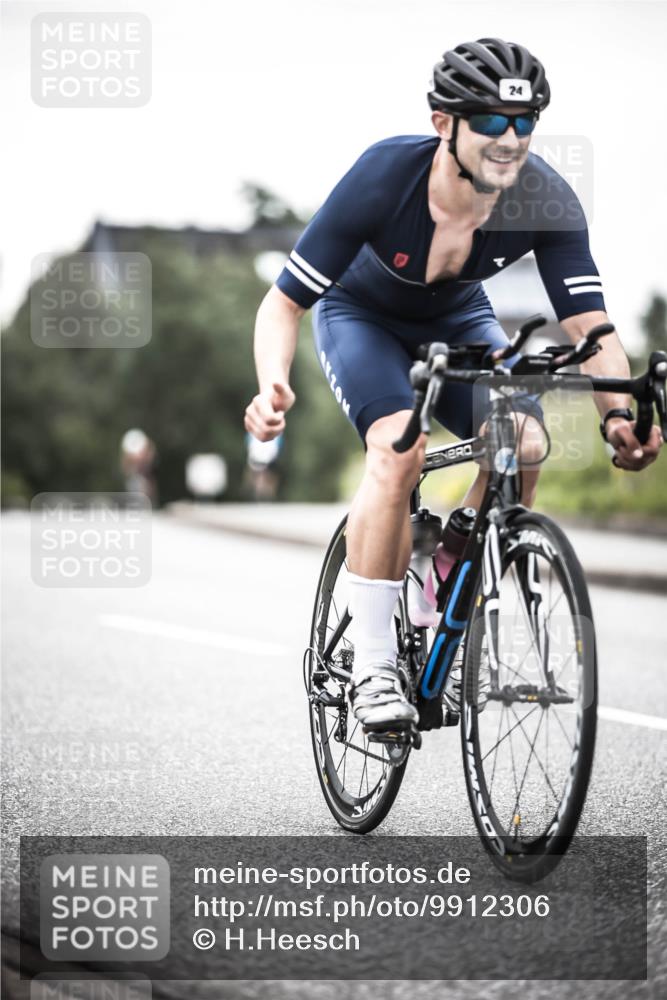 21.06.2026 - 29. Vierlanden-Triathlon H.Heesch http://msf.ph/oto/9912306 21.06.2026 09:53:13 Radfahren 24, 43, 280, 301 meine-sportfotos.de
