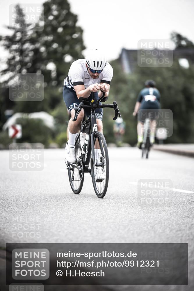 21.06.2026 - 29. Vierlanden-Triathlon H.Heesch http://msf.ph/oto/9912321 21.06.2026 09:53:34 Radfahren 51, 74, 79, 284, 302 meine-sportfotos.de