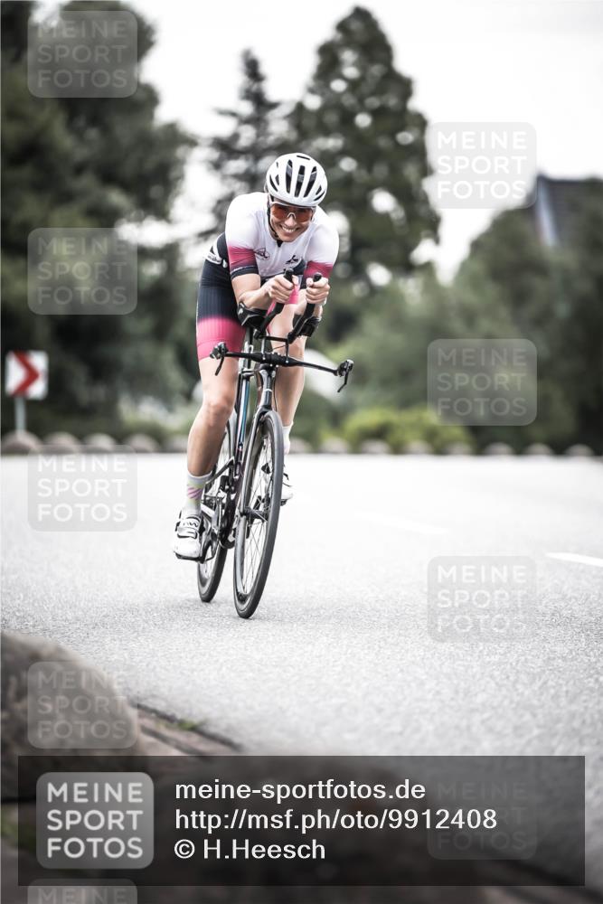 21.06.2026 - 29. Vierlanden-Triathlon H.Heesch http://msf.ph/oto/9912408 21.06.2026 09:54:33 Radfahren 4, 99, 141, 186, 226 meine-sportfotos.de