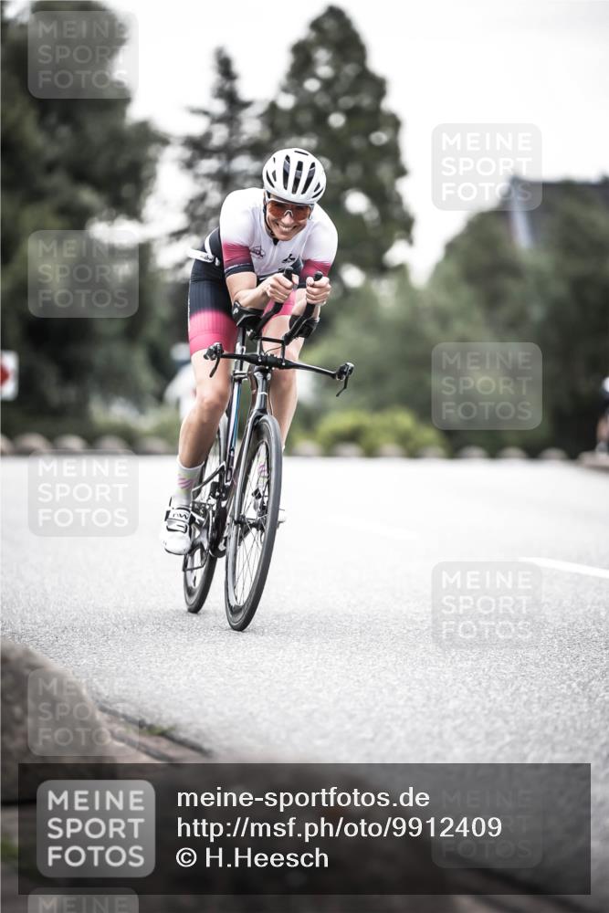 21.06.2026 - 29. Vierlanden-Triathlon H.Heesch http://msf.ph/oto/9912409 21.06.2026 09:54:33 Radfahren 4, 99, 141, 186, 226 meine-sportfotos.de