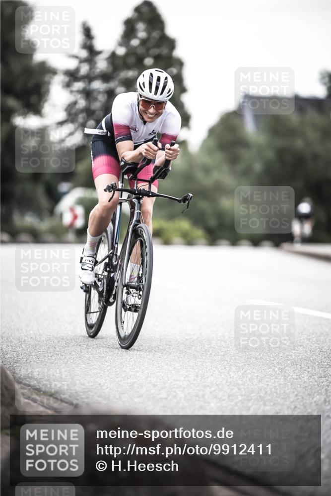 21.06.2026 - 29. Vierlanden-Triathlon H.Heesch http://msf.ph/oto/9912411 21.06.2026 09:54:33 Radfahren 4, 99, 141, 186, 226 meine-sportfotos.de